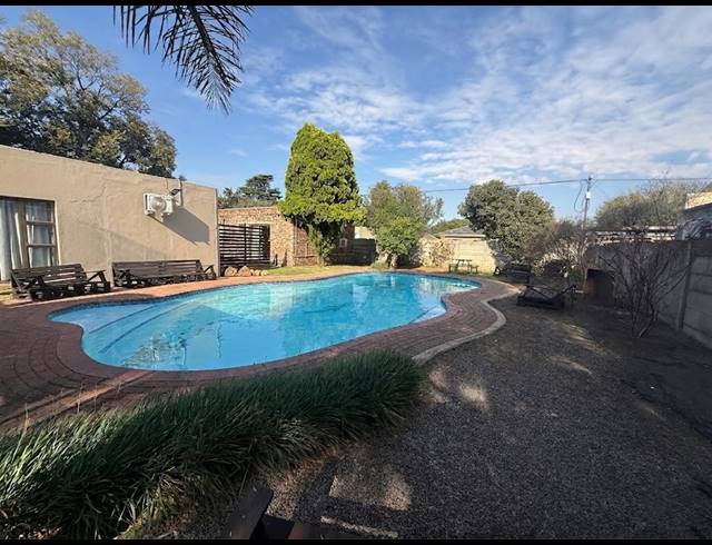 21 BEDROOM GUEST HOUSE FOR SALE IN THREE RIVERS